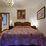Casa Di Mezzo 